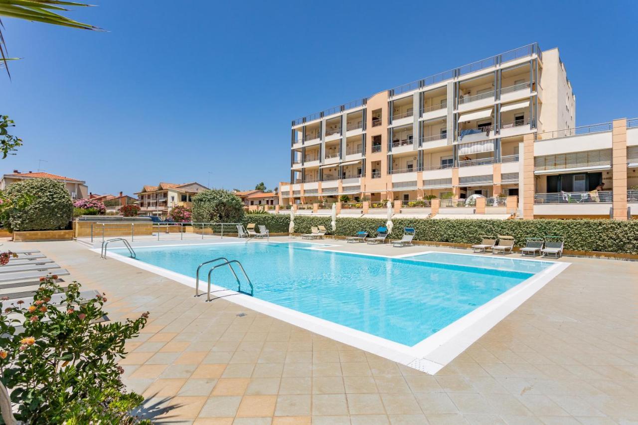 La Casa Del Sole - Appartamento Con Piscina Frontemare A Pochi Minuti Da Oristano Torre Grande Kültér fotó